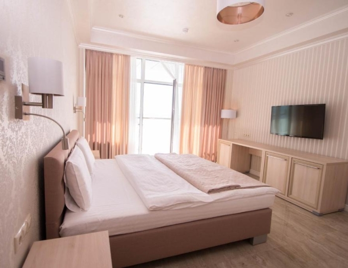 Люкс 2-местный 2-комнатный, корпус  "Сон у моря" - Дом отдыха «Им. Челюскинцев» Гагра