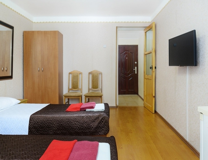 Стандарт 3-местный 2-комнатный, корпус 2 - Дом отдыха «Им. Челюскинцев» Гагра